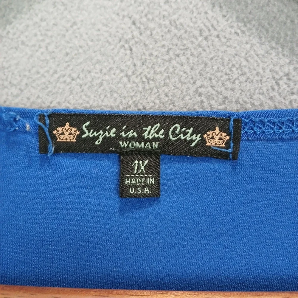 Suzie in the City T Shirt Womens 1X Blue Short Sleeve Ruched Front Casual V Neck